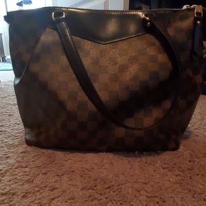 Luis Vuitton tote